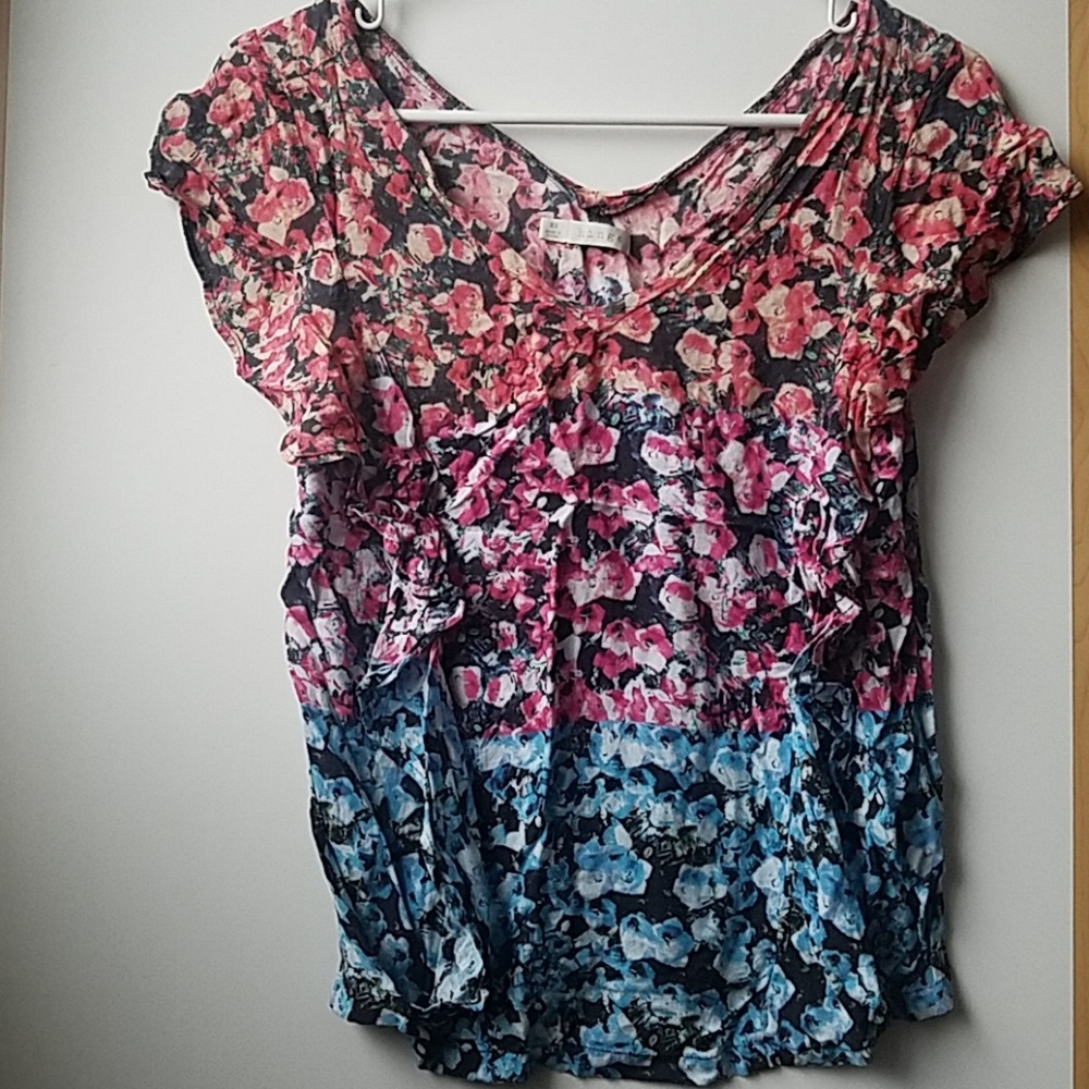 Hinge floral ruffle top